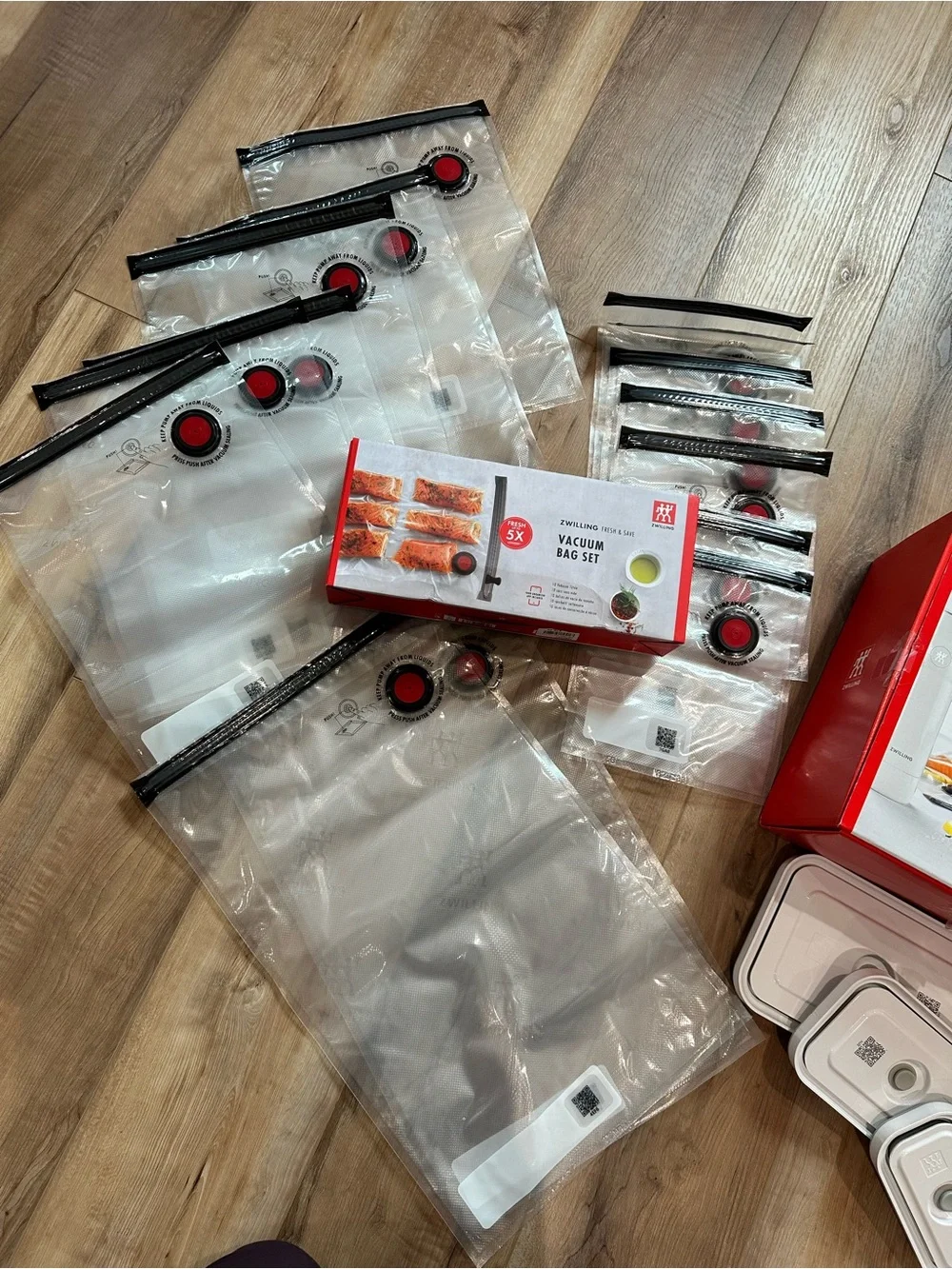 ZWILLING Fresh & Save 7-Piece Vacuum Sealer Starter Set w/Bags and Wine sealer
